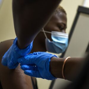 South Africa Plans to Vaccinate 200,000 People Daily