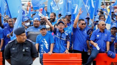 Malaysian leaders kick off election campaigns in tight race